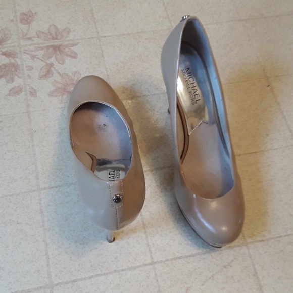 Micheal Kors Heels Shoes - Picture 5 of 8